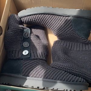 Uggs cardy knit size 8 black